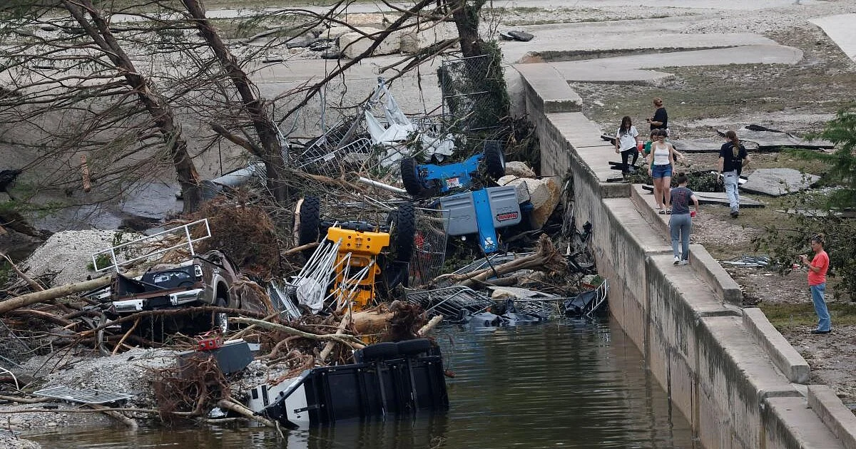 Zahl der Todesopfer durch Überschwemmungen in Texas steigt auf 43 ...