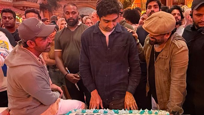 Jr NTR, Hrithik Roshan wrap shooting for 'War 2'