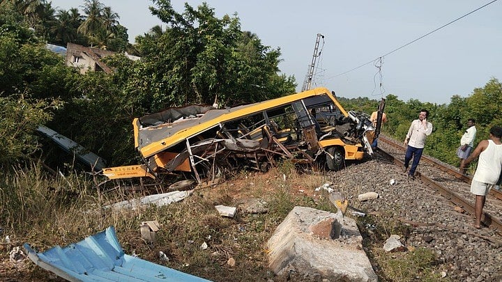 2 students killed, 4 injured after school bus collides with train in Tamil ...