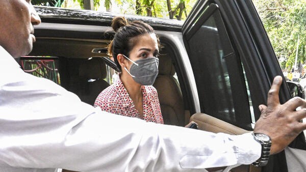 Hotel brawl: Malaika plays 'Saif', appears in court to get warrant cancelled; dropped as witness