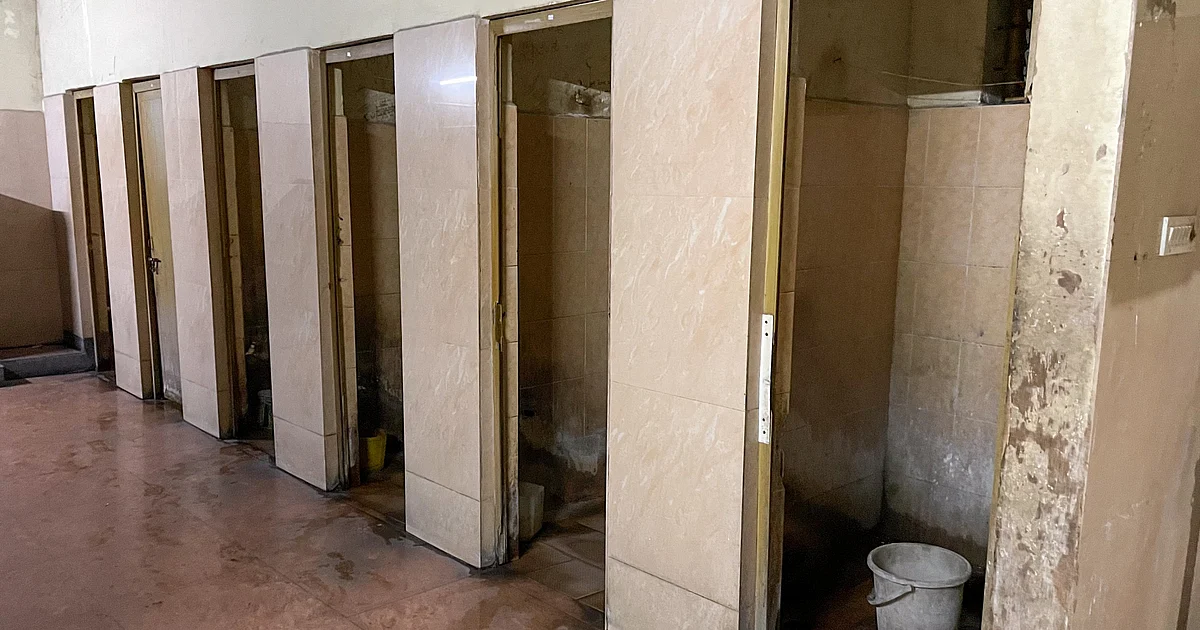 Surat Man Attending HC Hearing From Toilet Gets Community Service Order