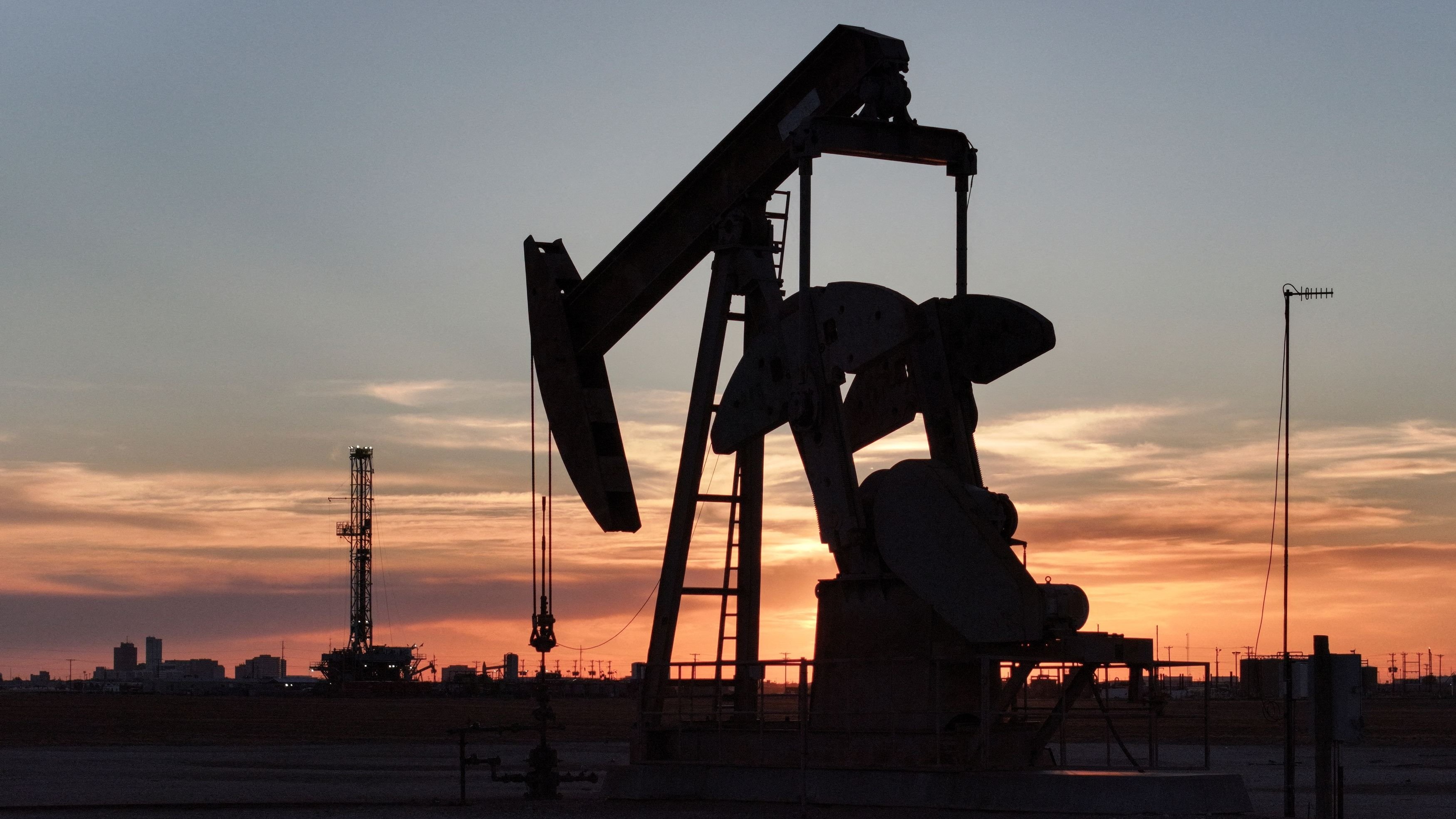 Oil falls as Trump's expanded tariffs cloud demand outlook
