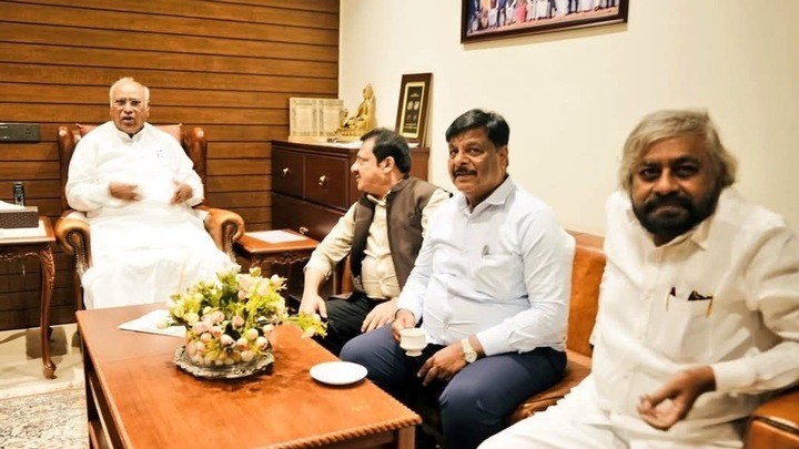 After Siddu's one-up, ministers queue up to meet Kharge