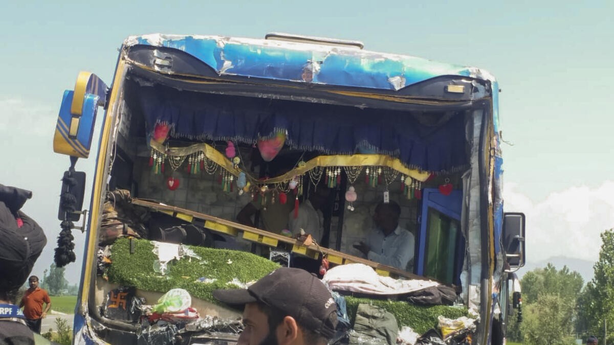10 Amarnath yatris injured after 3 buses collide in Kulgam