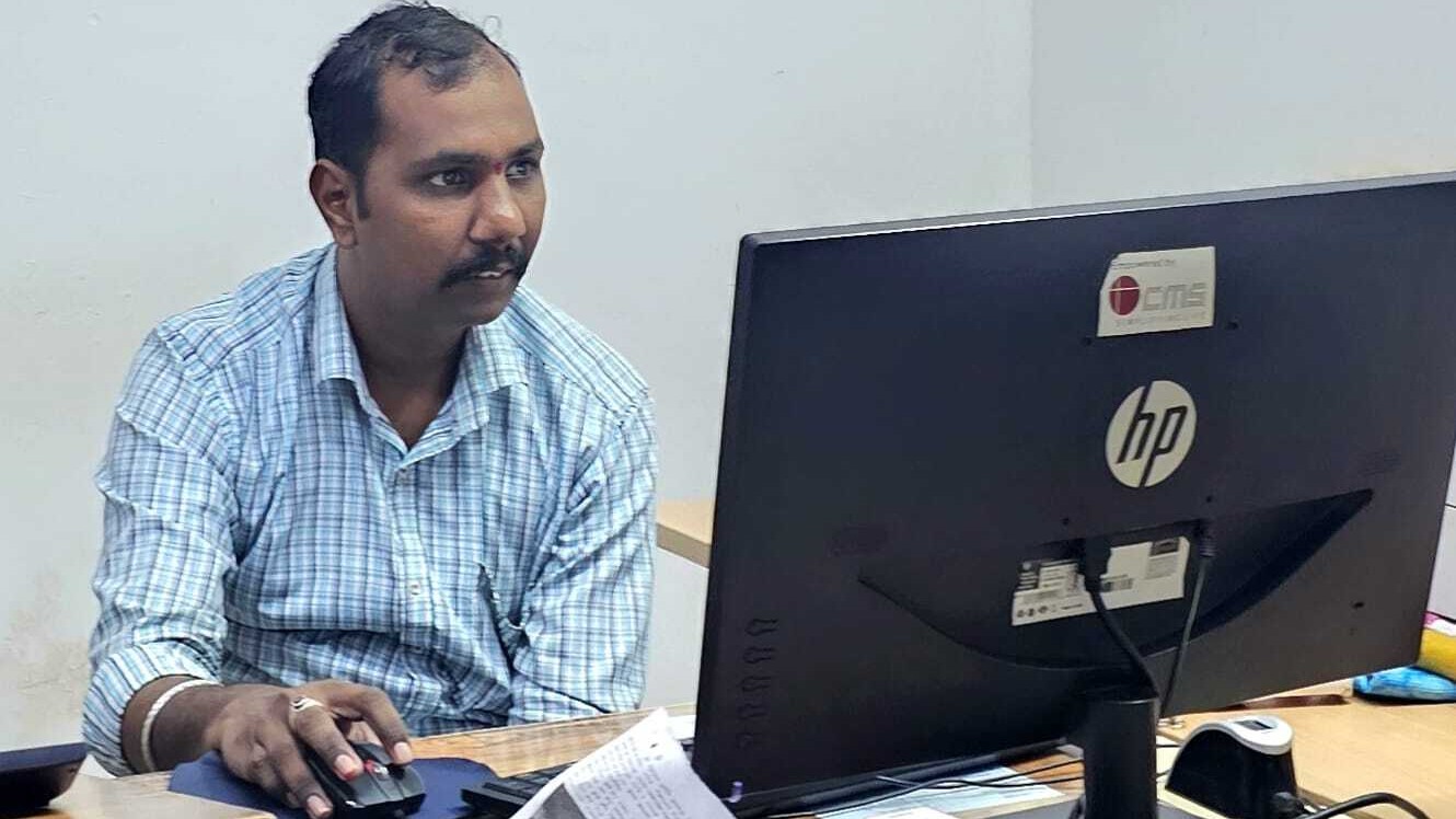 Unauthorised person sits on Sub-Registrar’s seat, processes documents in Karnataka's Belagavi