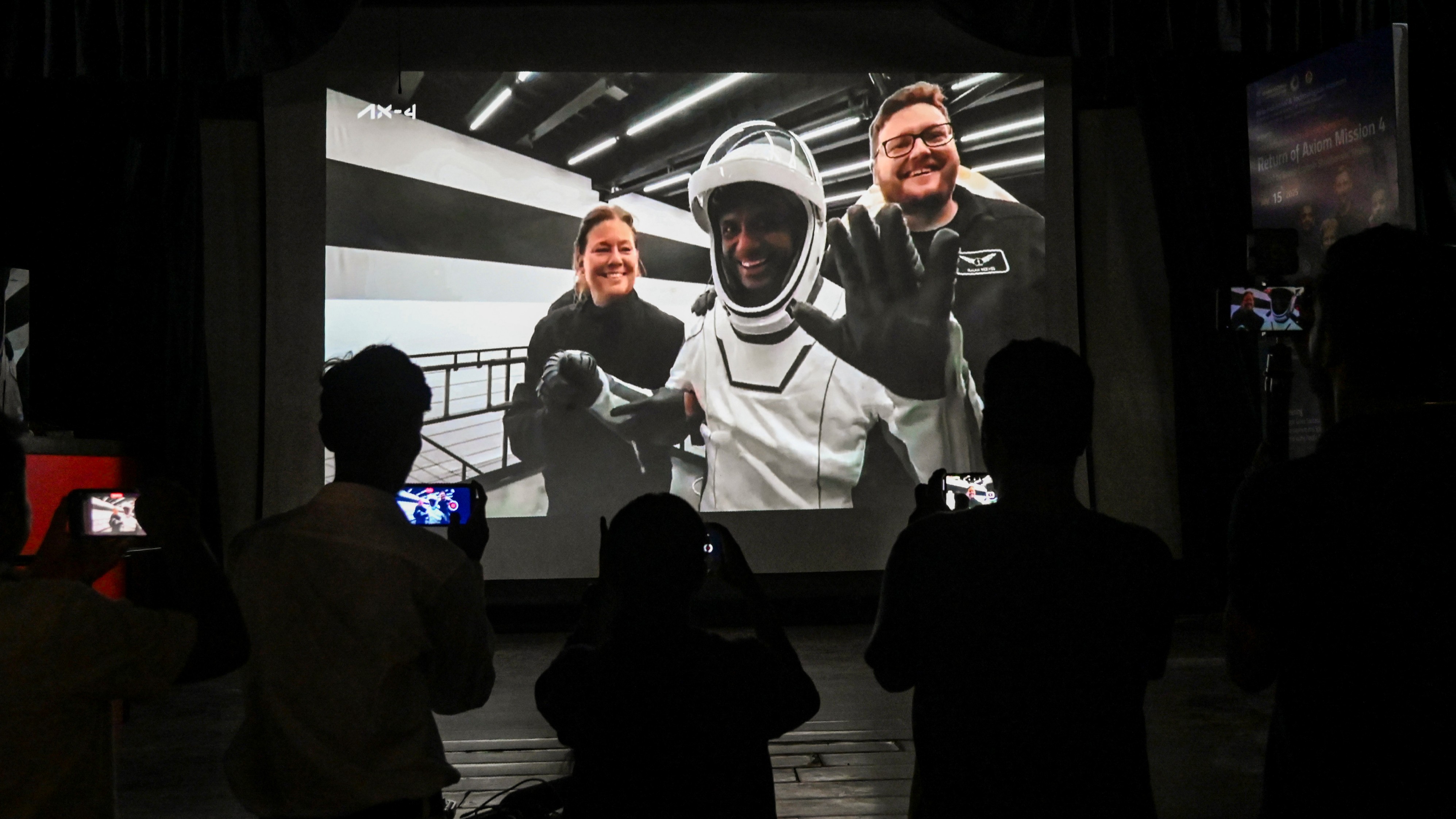 At City Montessori School’s Kanpur Road campus, Shukla’s alma mater, joy overflowed as students, teachers, dignitaries, and his family waved Indian flags and grew emotional watching the capsule land in the Pacific.