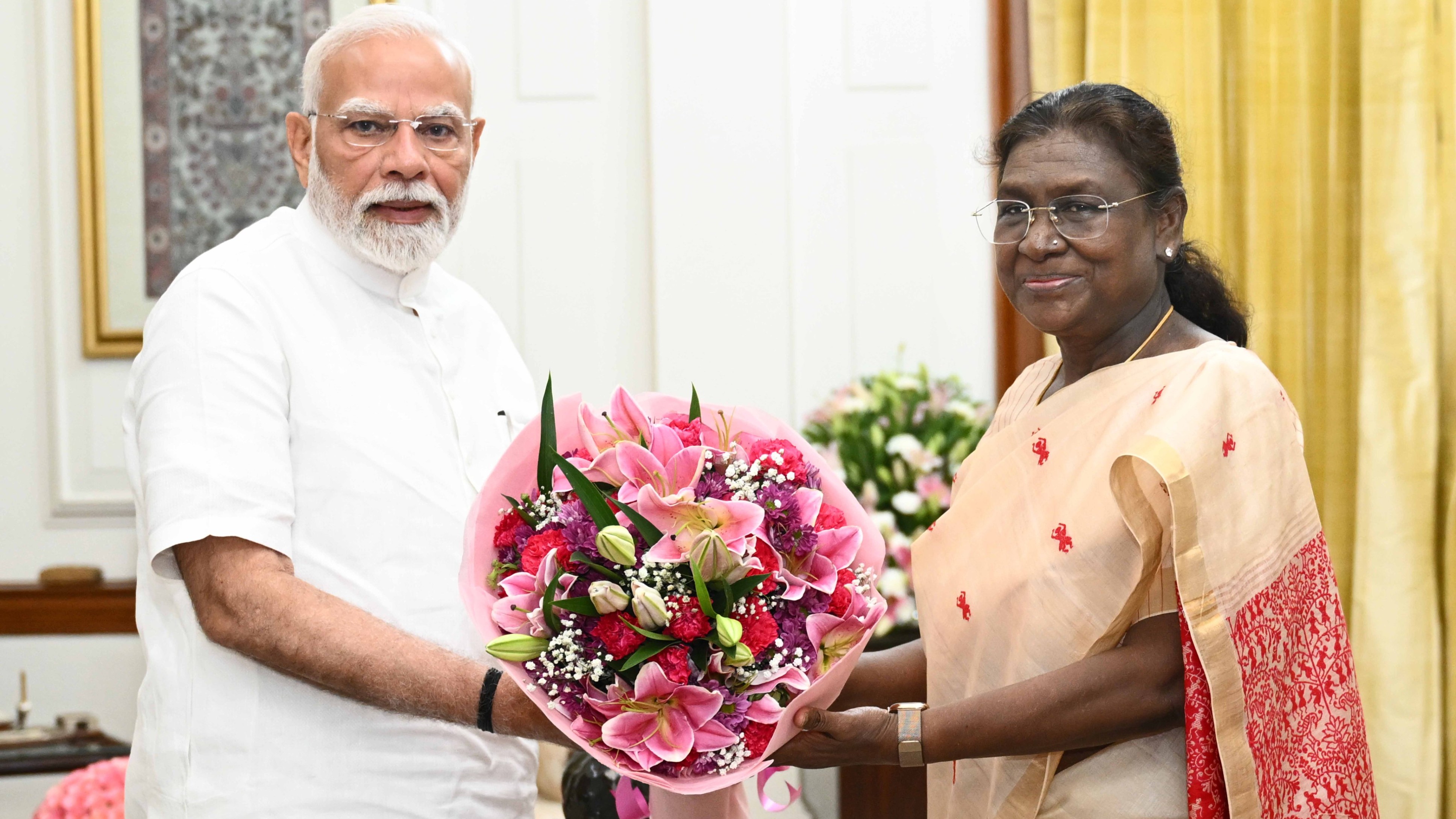 PM Modi calls on President Droupadi Murmu atRashtrapati Bhavan