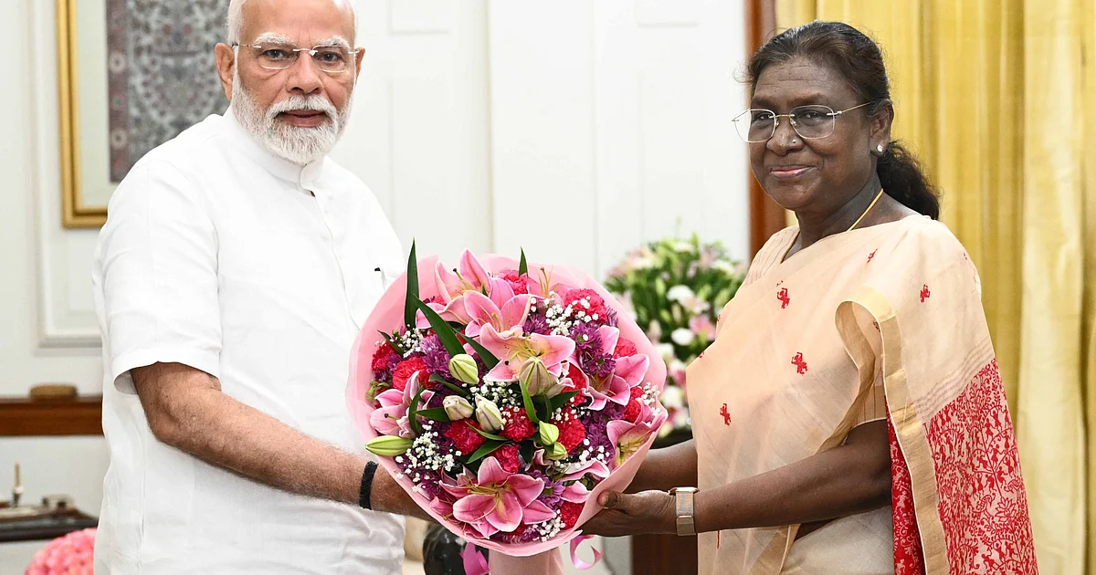 PM Modi calls on President Droupadi Murmu atRashtrapati Bhavan