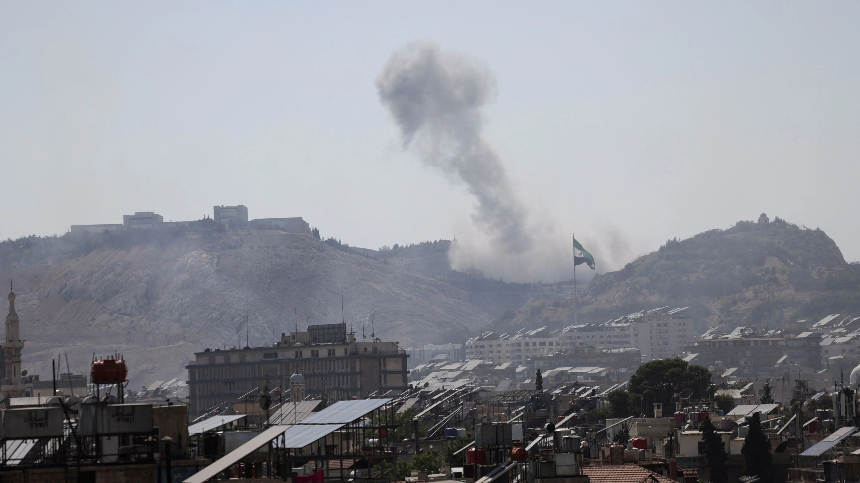 Israeli airstrike next to Syrian presidential palace