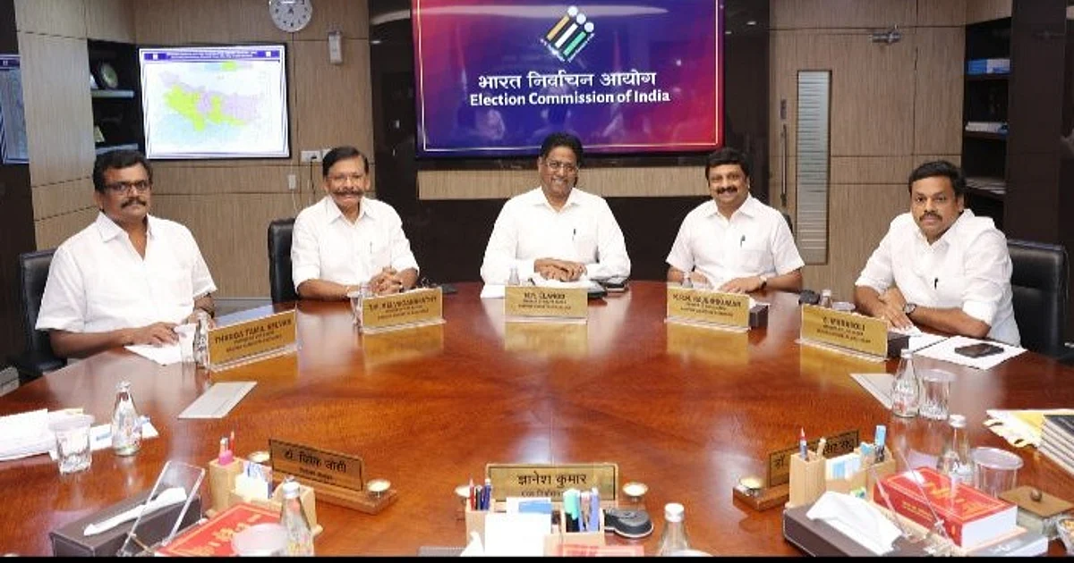 DMK Pushes EC: Accept Aadhaar, Family Card for Bihar Voter Roll SIR