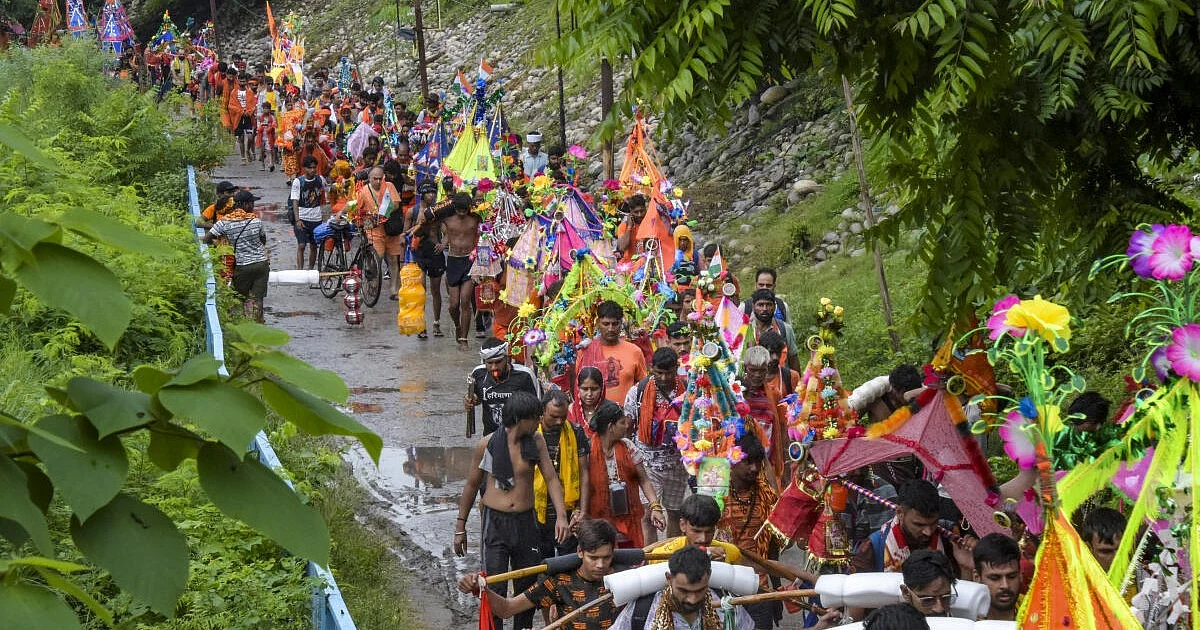 Kanwar Yatra Chaos: Kanwarias Ransack Shops, Attack Civilians in UP & Uttarakhand