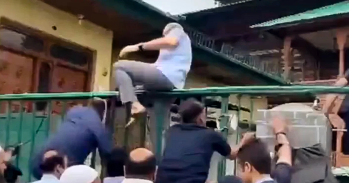 Kashmir Crisis: Omar Abdullah's Shrine Defiance Highlights Dual Governance Tension