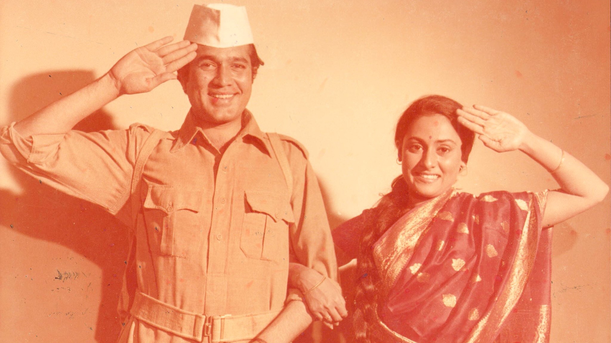 A still from Bawarchi