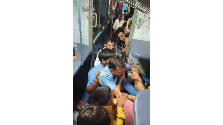 Video: Catering staff beat up train passenger for 'complaining about food price'