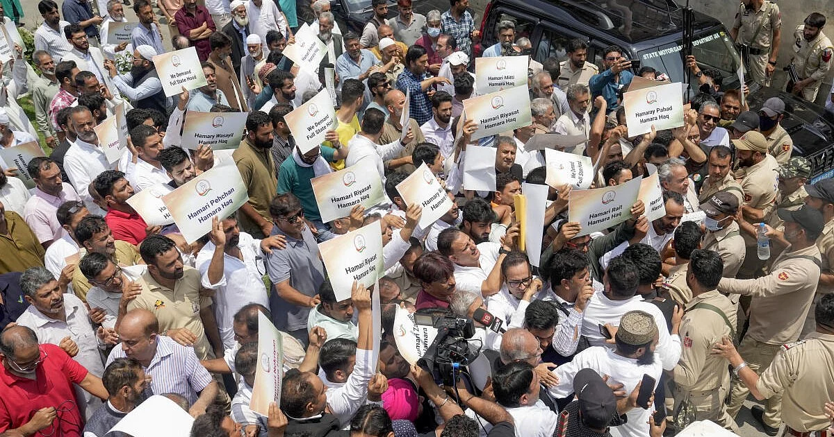 Statehood Push J&K: Police Block Congress Protest March in Srinagar