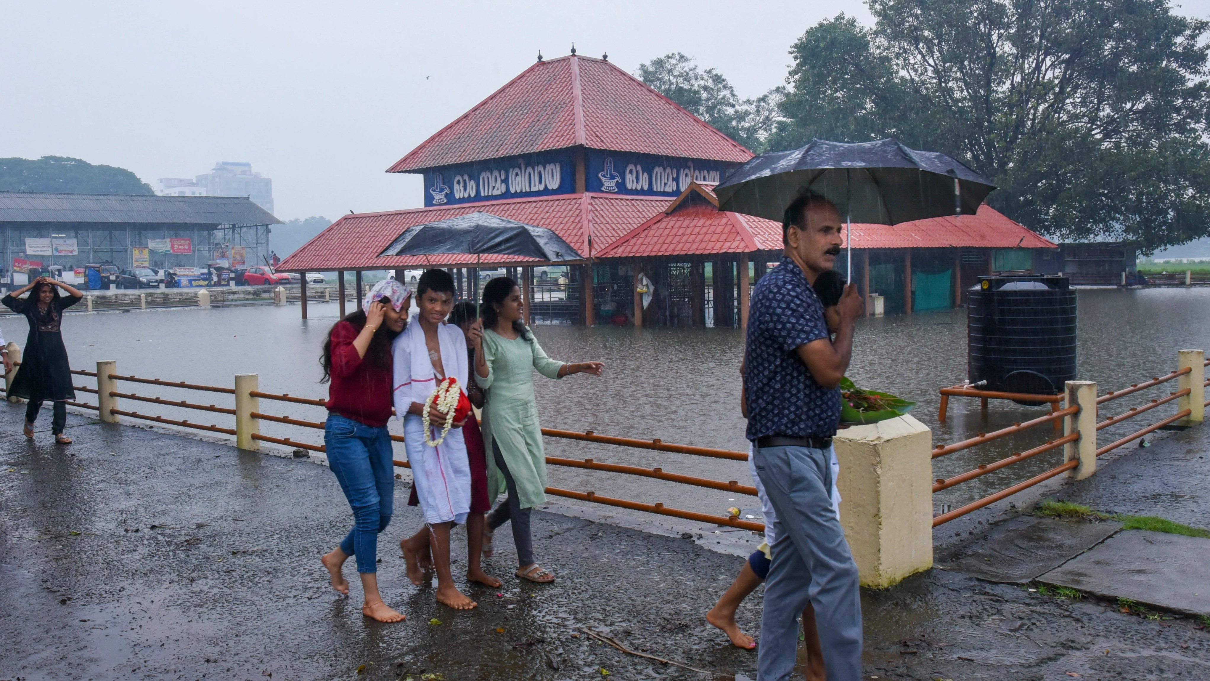 Kerala rains: IMD issues 'orange alert' in 9 districts