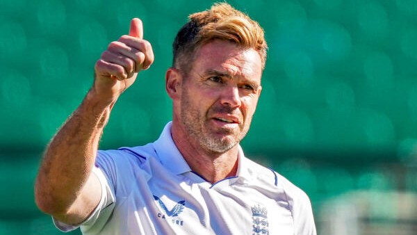 Feel completely out of place when I see myself alongside Tendulkar with the trophy: Anderson
