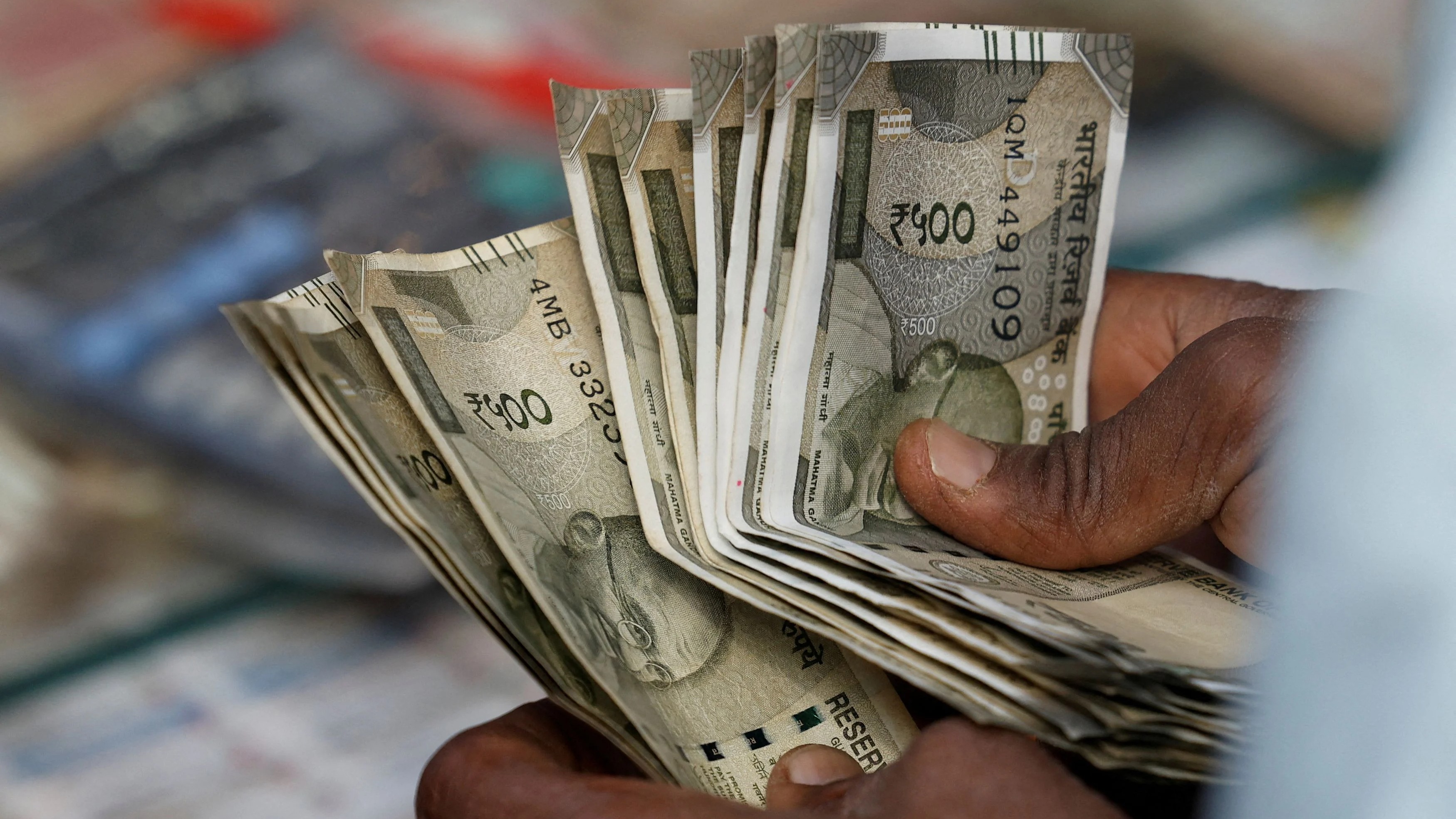 What currency in circulation says about economy