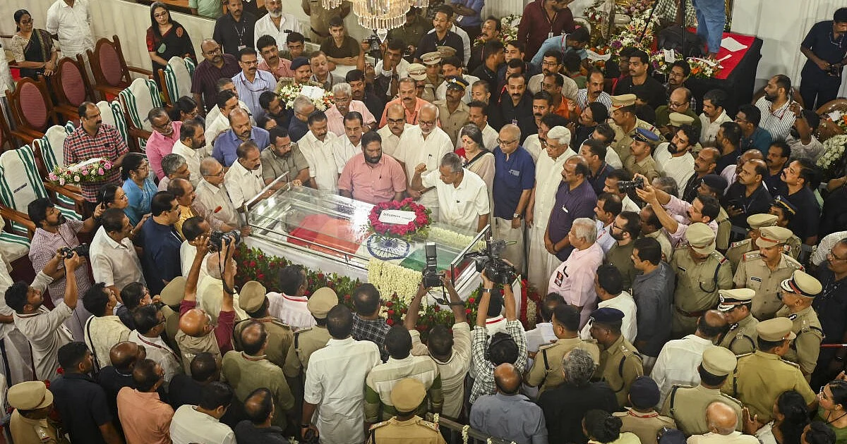 Tribute Kerala Leader: Hundreds Gather to Pay Homage to V S Achuthanandan