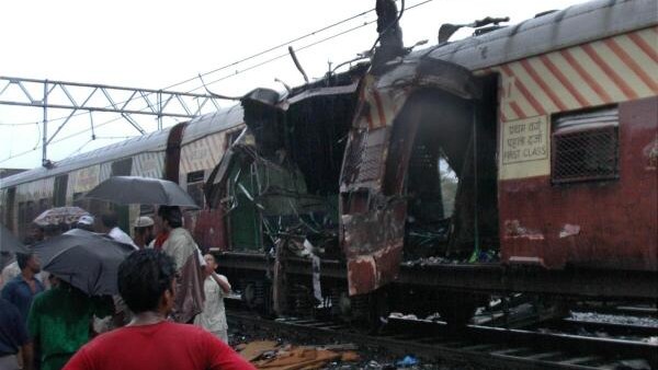 7/11 train bomb blasts case: Man acquitted in 2015 demands re-investigation through SIT