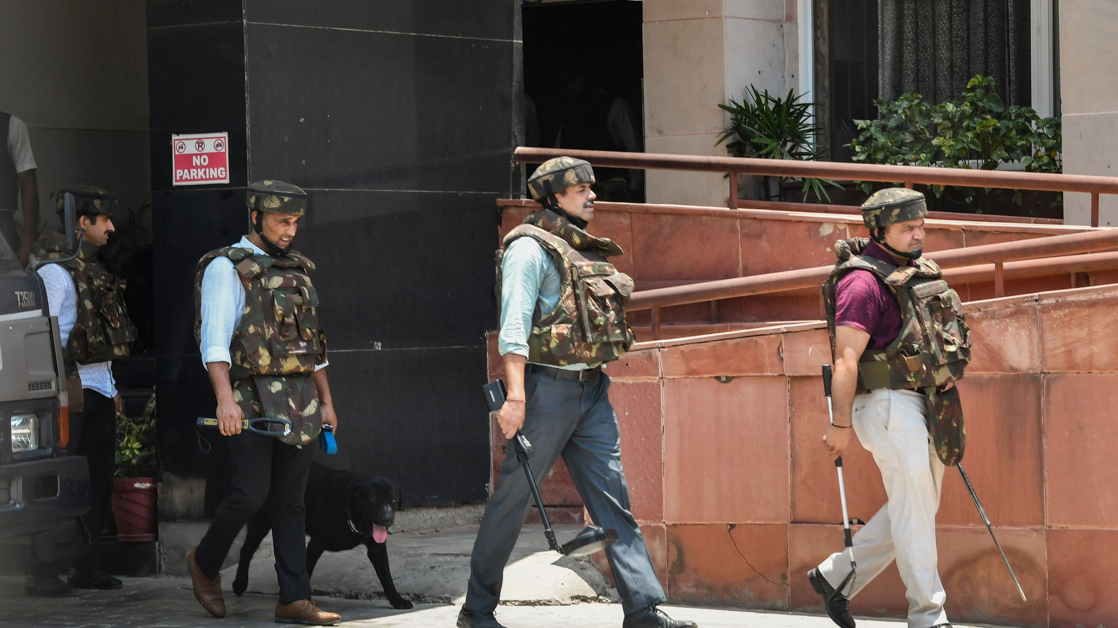 2 private schools in Agra receive bomb threat emails