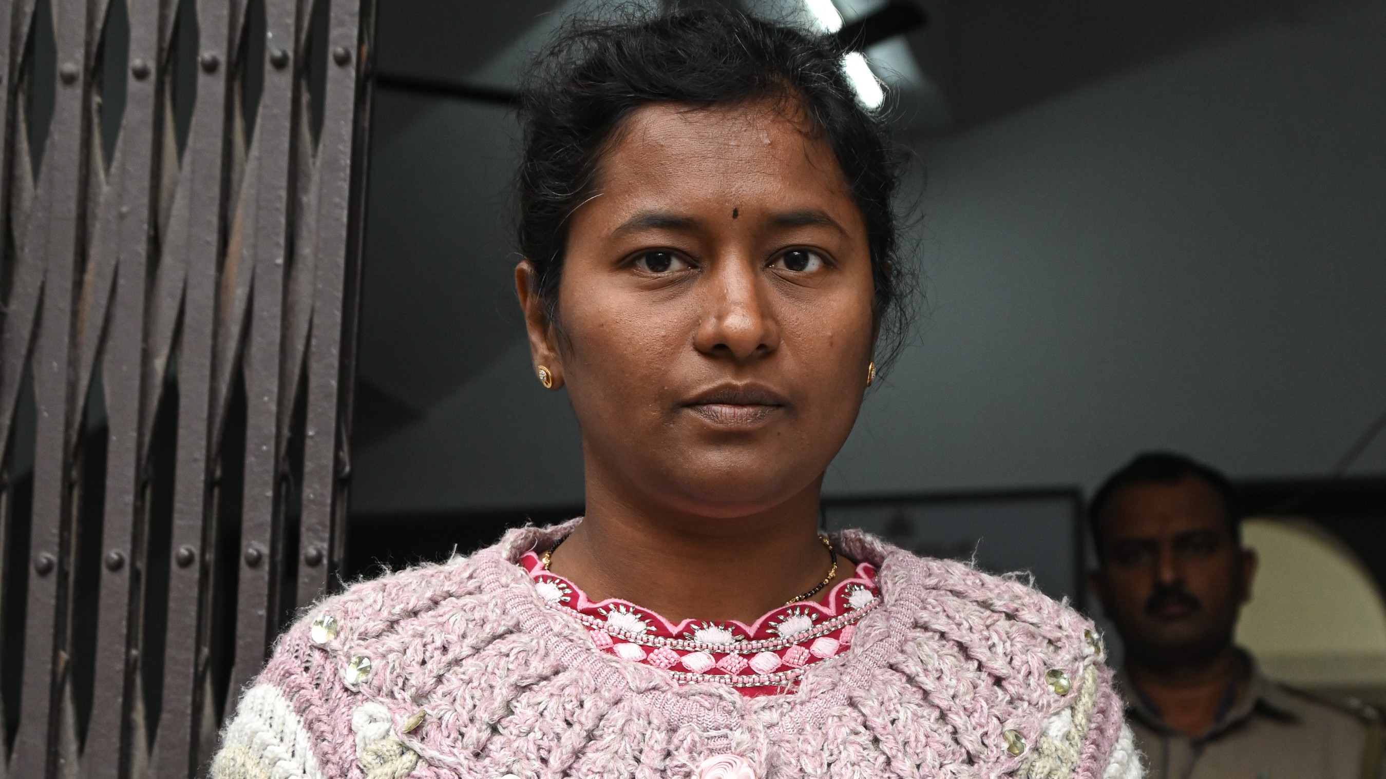 Bengaluru stampede victim’s gold jewellery stolen at hospital, claims mother     