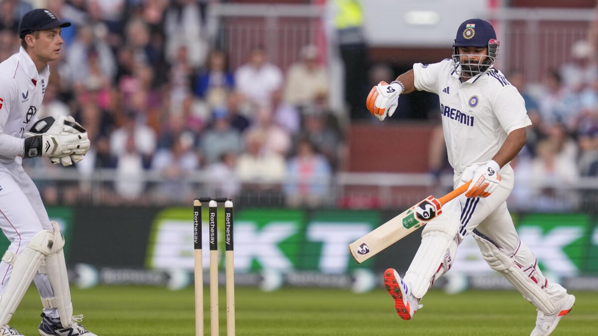 Like Kumble's broken jaw, Pant batting with broken foot will be remembered for 50 years: Manjrekar