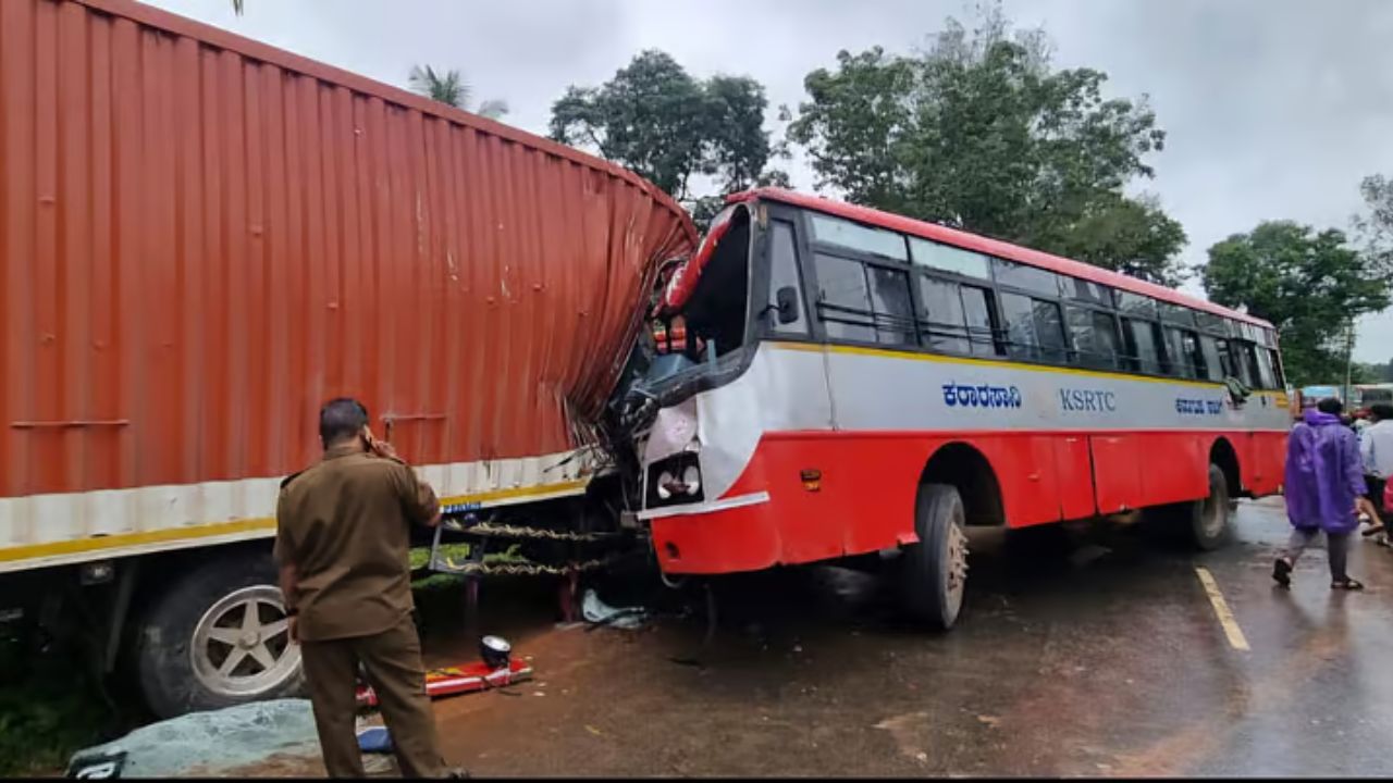 Shivamogga-bound KSRTC bus collides with lorry near Anandpur leaving driver, conductor and passengers injured 
