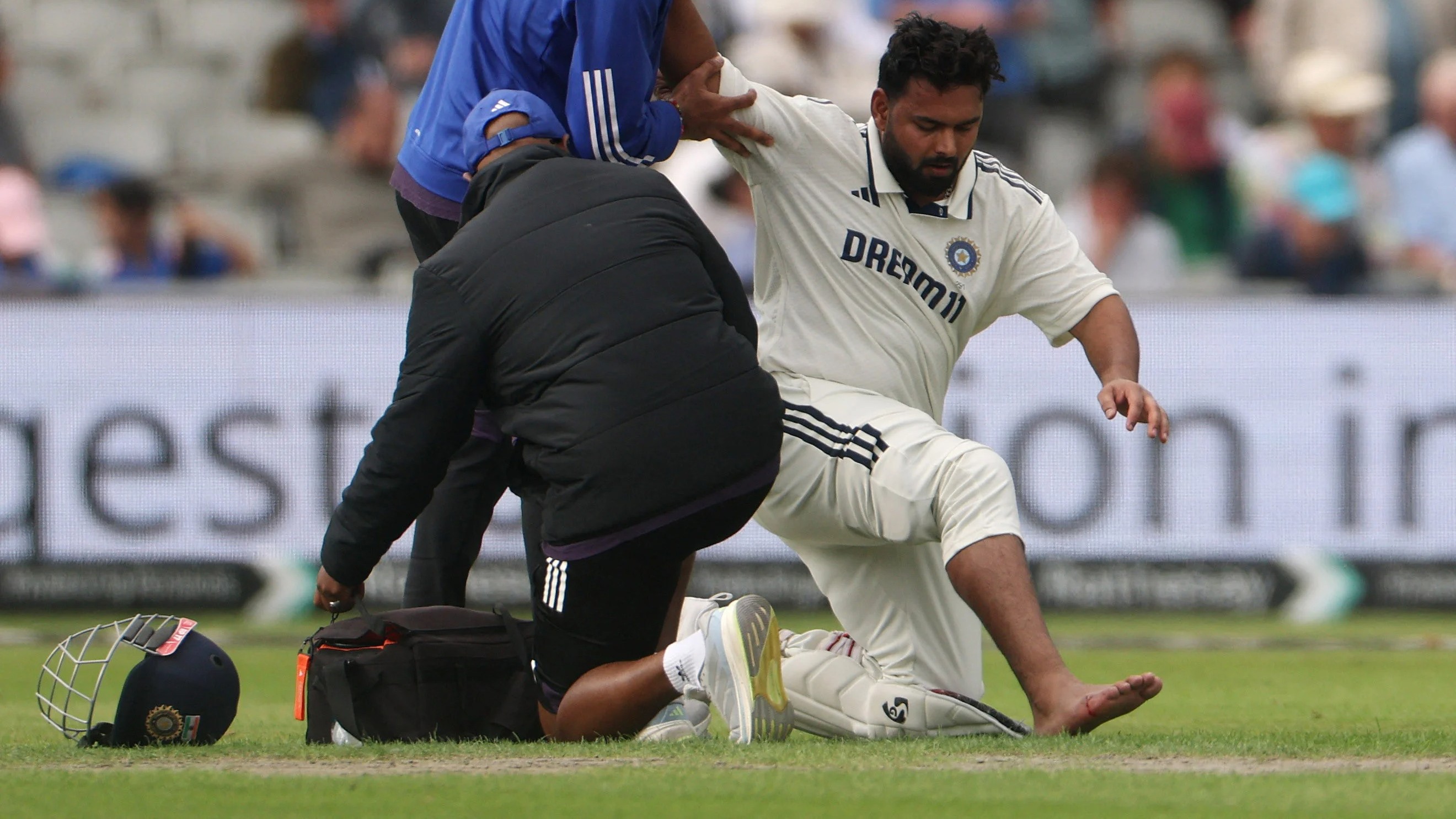 Cricket fraternity hails Rishabh Pant's gritty fifty with fractured foot