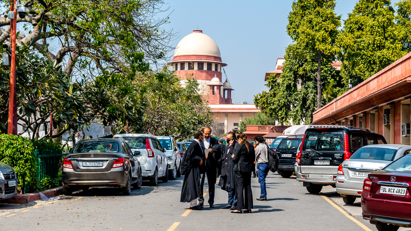 Lawyers giving merely legal advice shouldn't be summoned by probe agencies: Supreme Court