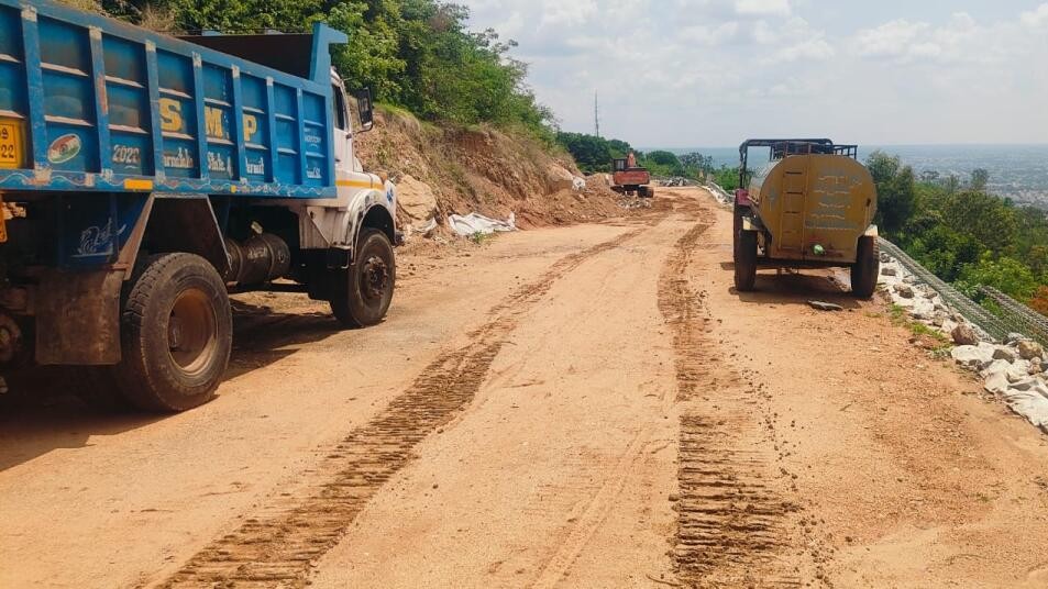 Road leading to Nandi statue on Chamundi Hill not fixed even after almost 3 years