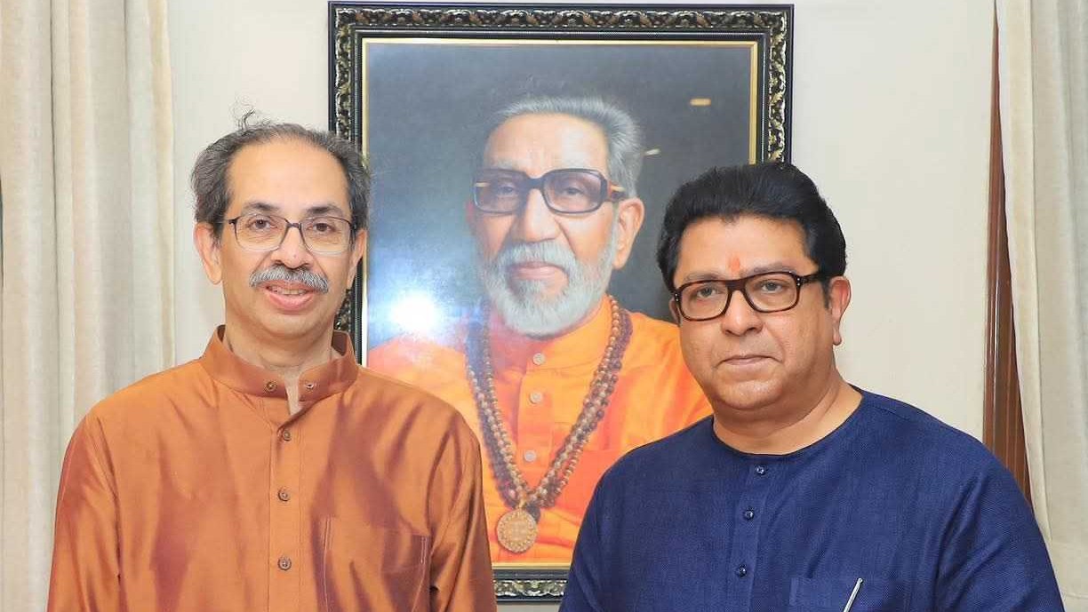 Raj visits Matoshree on Uddhav's birthday; Thackeray cousins get clicked in one frame