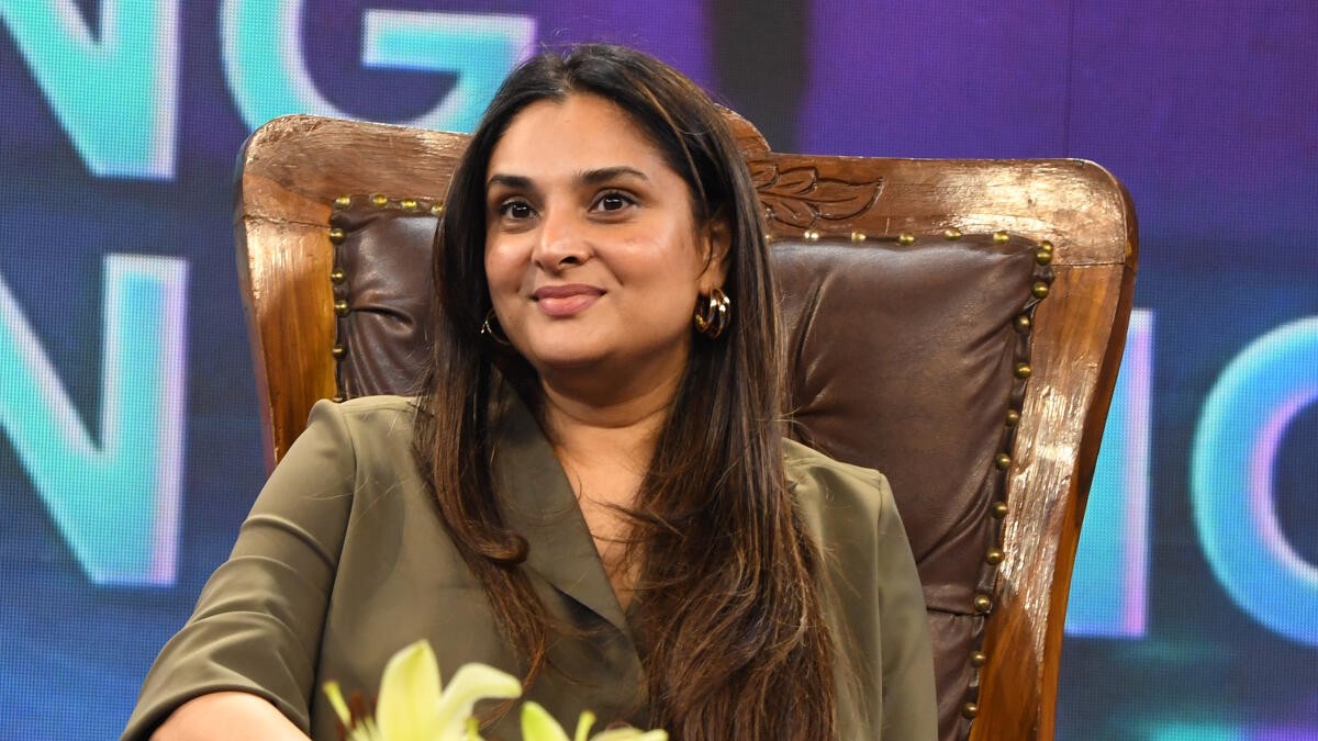 Ramya meets police commissioner over online abuse by Darshan fans