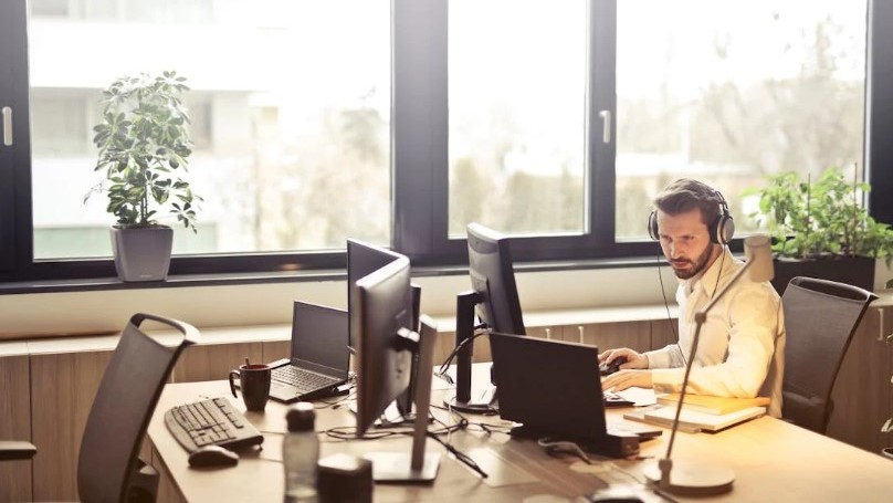 Detecting toxic work culture early on