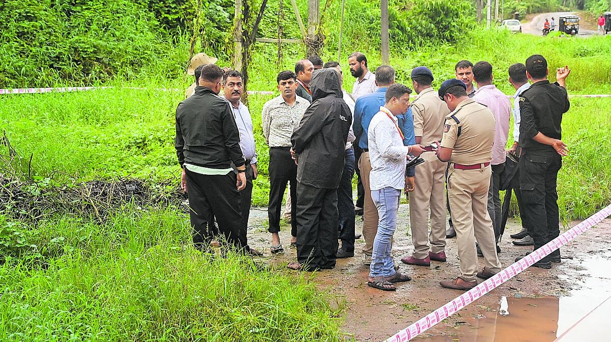 Water seepage complicates Dharmasthala mass burial exhumation; earth mover used