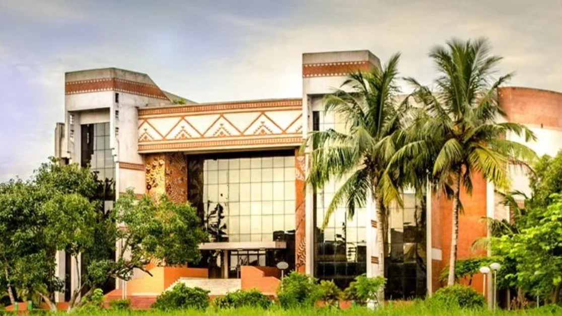 Alok Rai takes charge as director of Indian Institute of Management-Calcutta