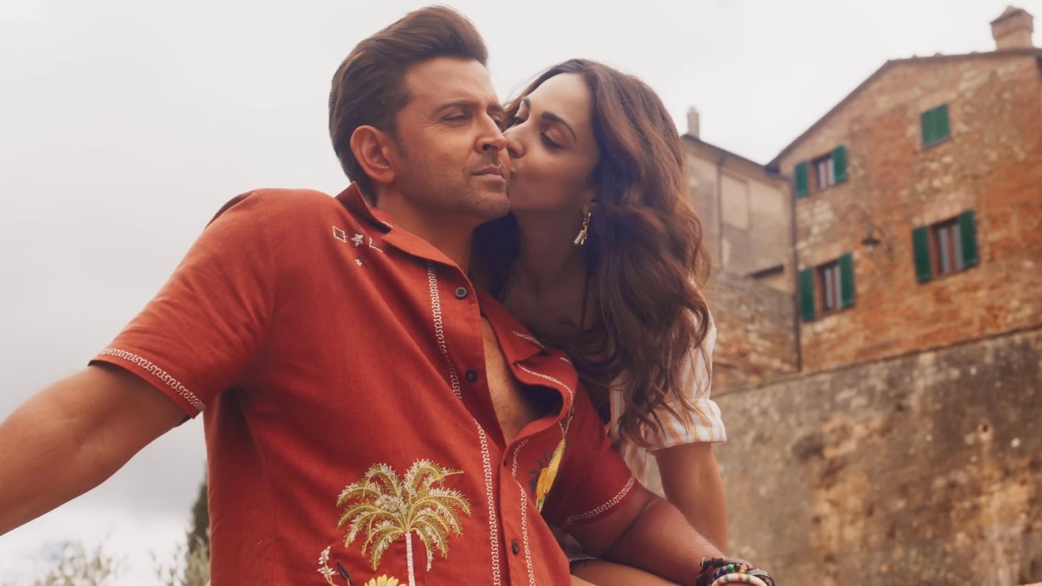 Hrithik Roshan and Kiara Advani in War 2.