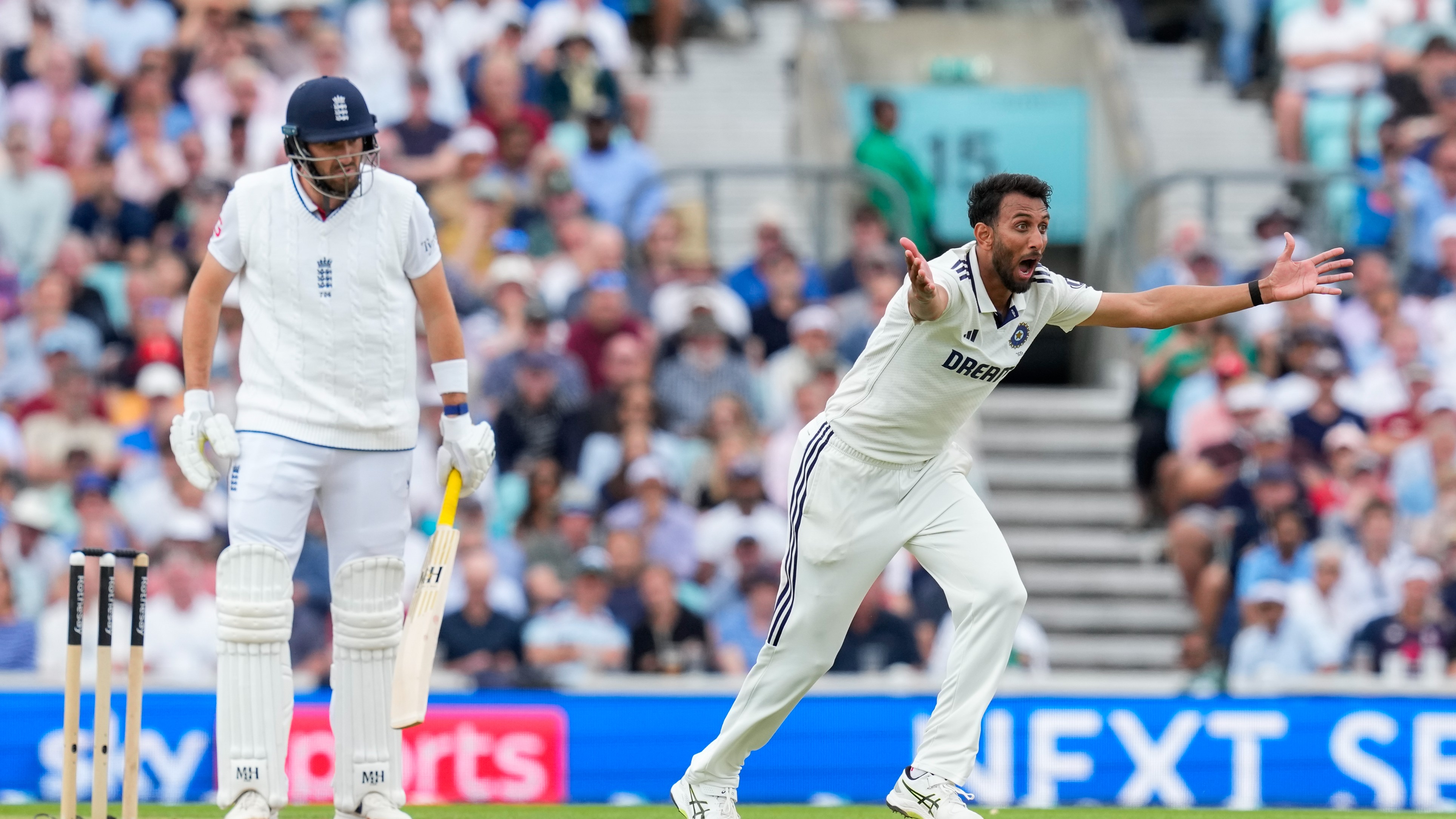 Indian pacers keep England in check 