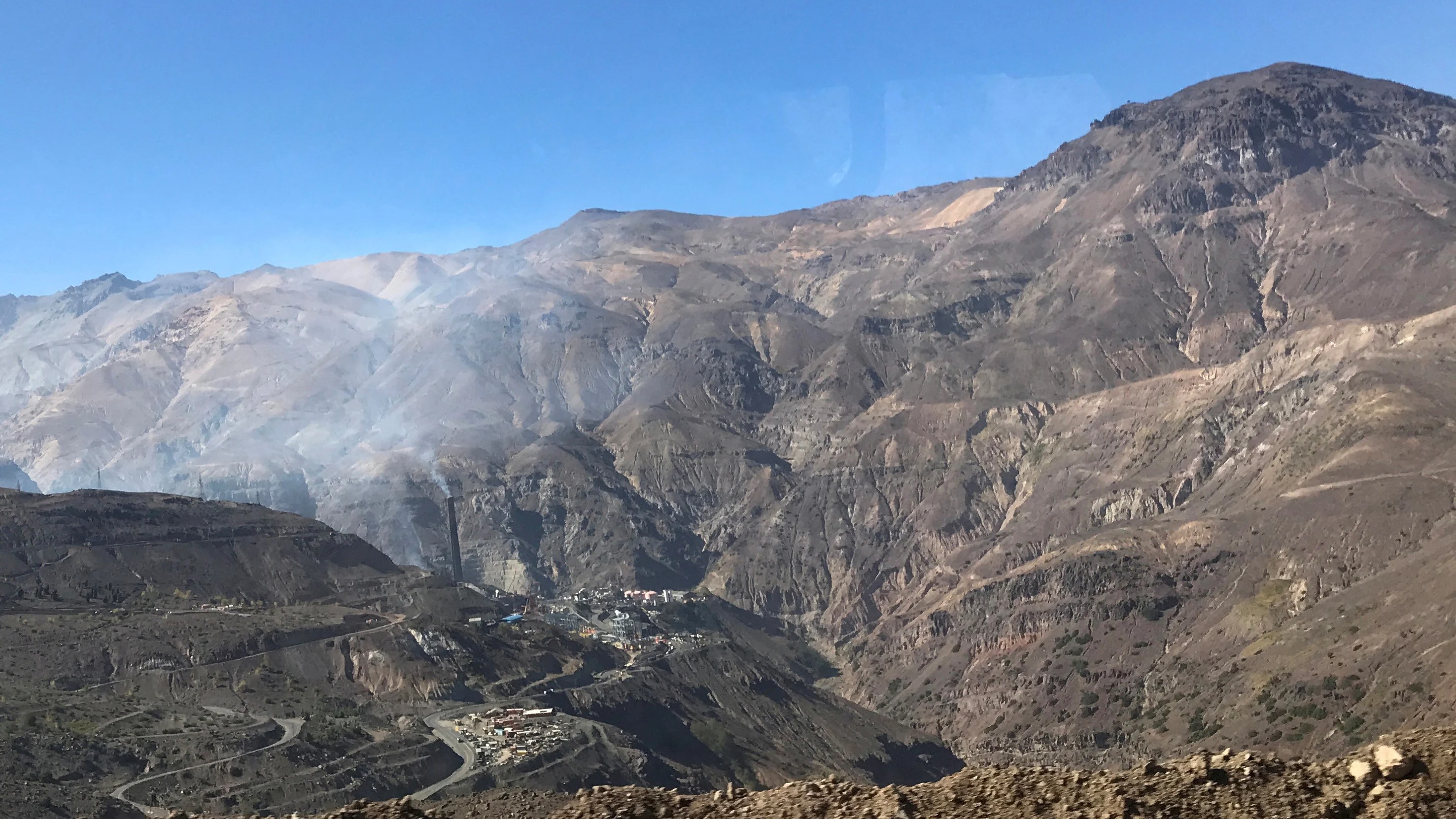 1 killed, 5 trapped in Chile's copper mine collapse