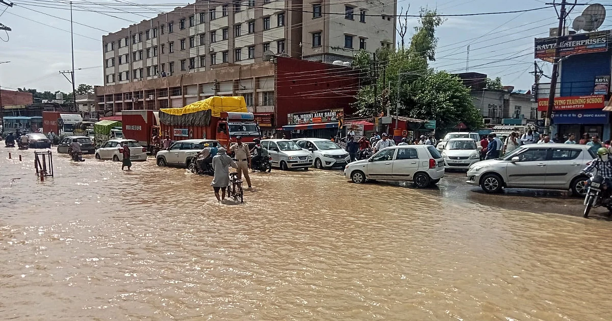 Himachal Rains: Una Flooded After 222 mm Rainfall, Roads Blocked, ₹1,678 Cr Damage Statewide