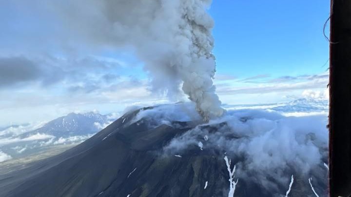 Tsunami warning retracted in Russia's Kamchatka after 7 magnitude earthquake, volcanic eruption