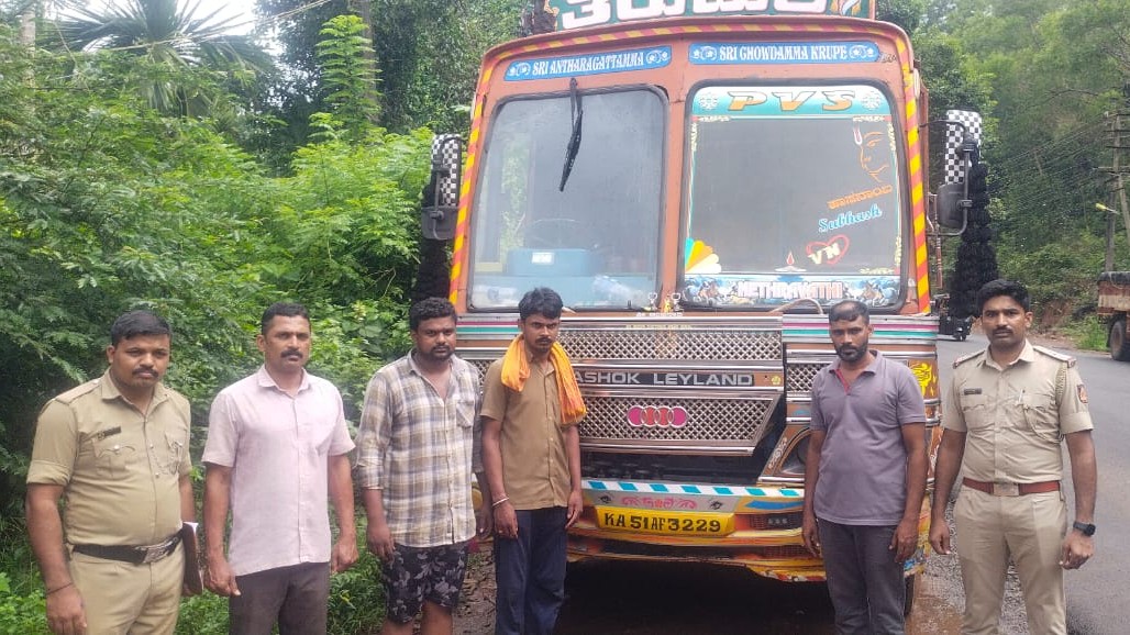 Two trucks seized for illegal transportation of red laterite stones in Dakshina Kannada