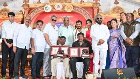 Gajapayana 2025: First 'Arjuna' award worth Rs 10,000 presented to caretakers of Dasara elephant 'Bheema'
