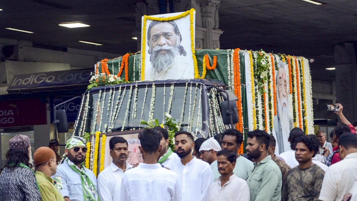 Mortal remains of JMM patriarch Shibu Soren reach Ranchi; thousands wait to pay tribute
