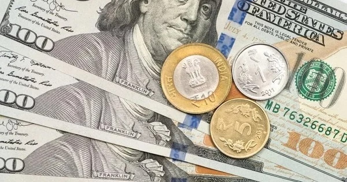 Rupee Climbs Against Dollar in Early Trading Session Today