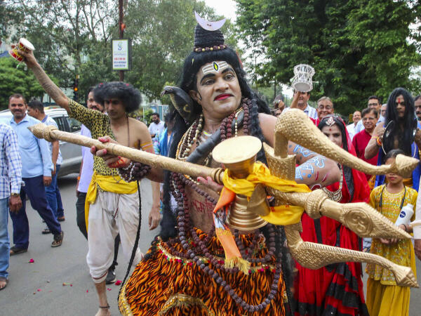Bhopal: An artist dressed as Lord Shiva participates in a participates during last Shravan somvar celebration.