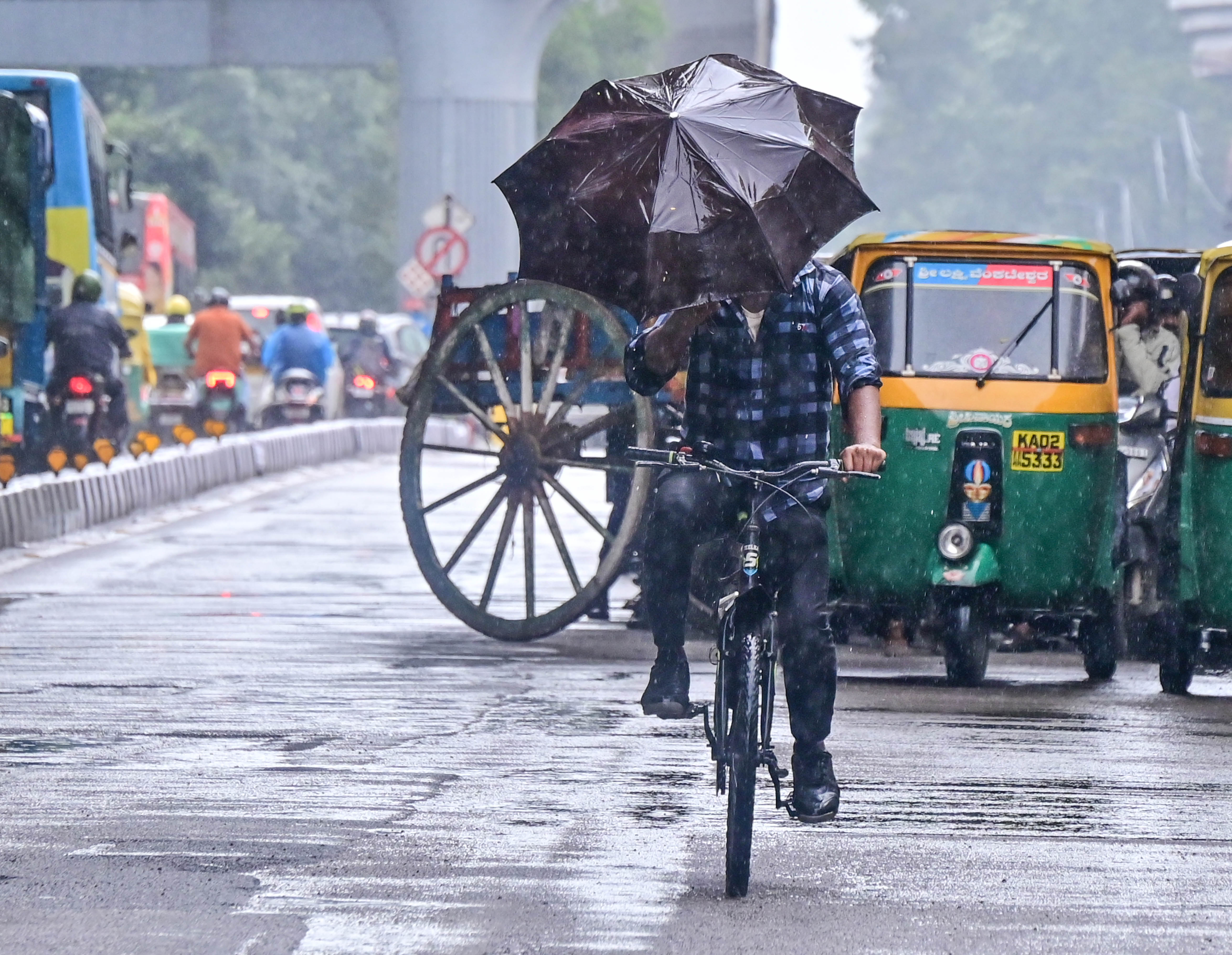 Cloudy weather prevailed through Tuesday with sporadic light drizzle. DH PHOTO/Prashanth HG