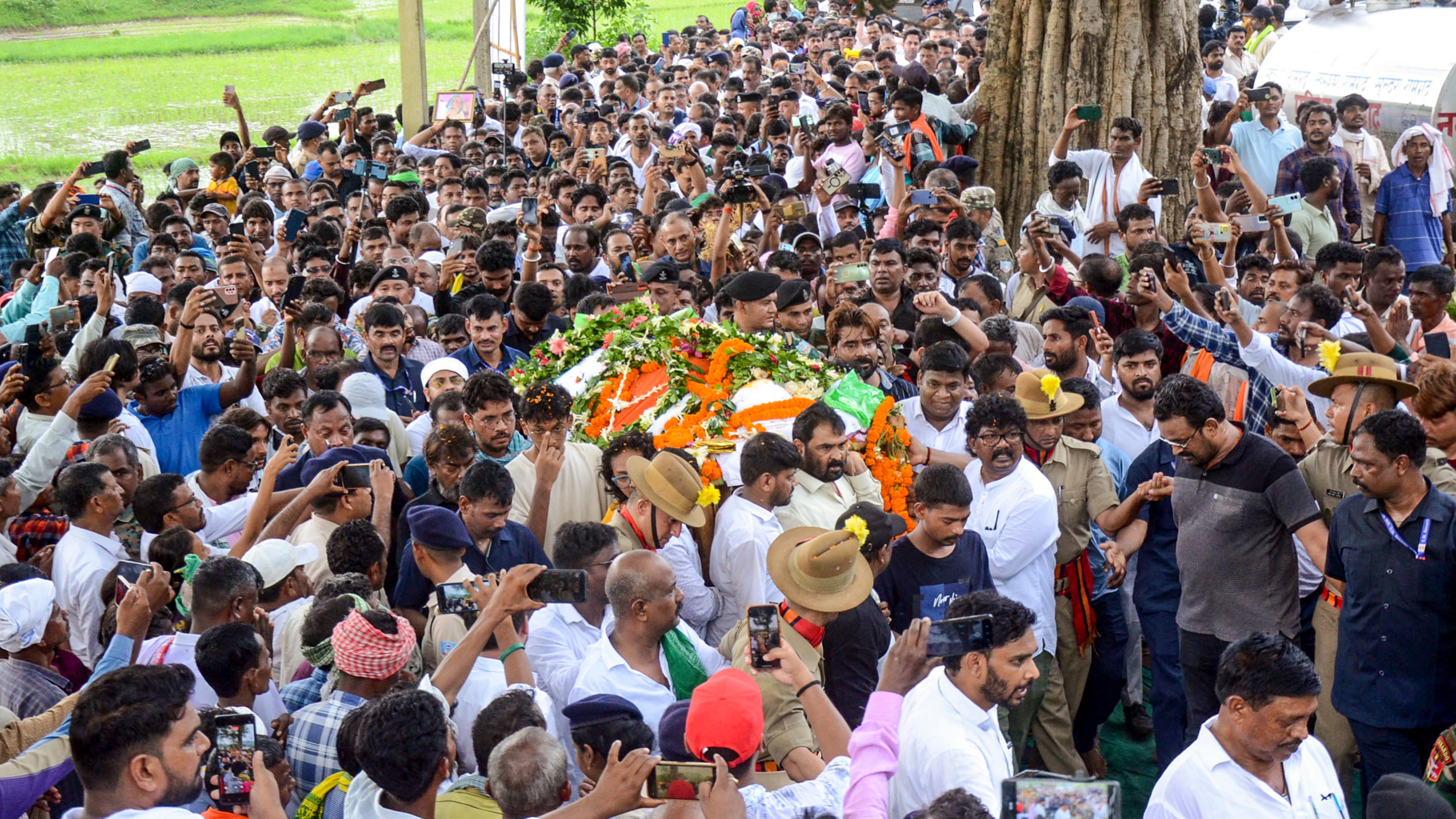 Shibu Soren funeral: 'Dishom Guru' laid to rest with full state honours