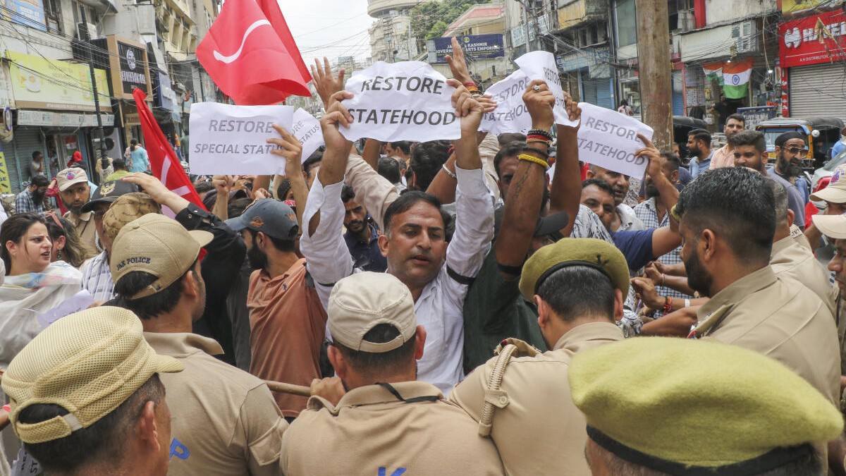 Despite elected govt and Delhi buzz, restoration of J&K statehood still unlikely