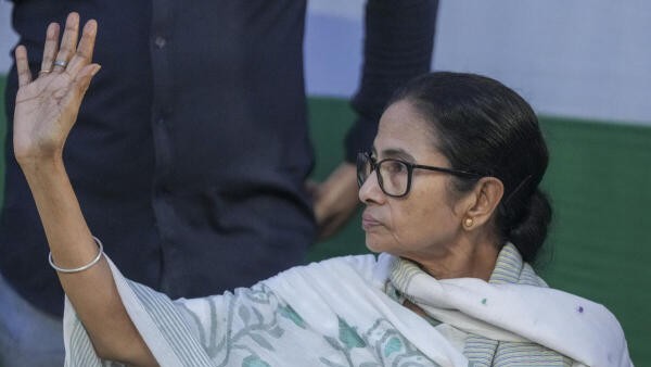 4 Bengal officials suspended over voter roll lapses, no FIR yet